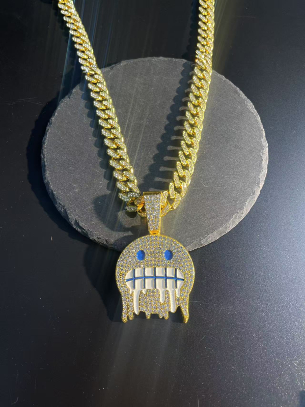 Geometriska kaklarota no cinka sakausējuma ar pilnu diamant kulonu, hip-hop stils – Hengfai xinda