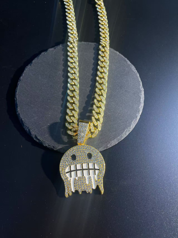 Geometriska kaklarota no cinka sakausējuma ar pilnu diamant kulonu, hip-hop stils – Hengfai xinda