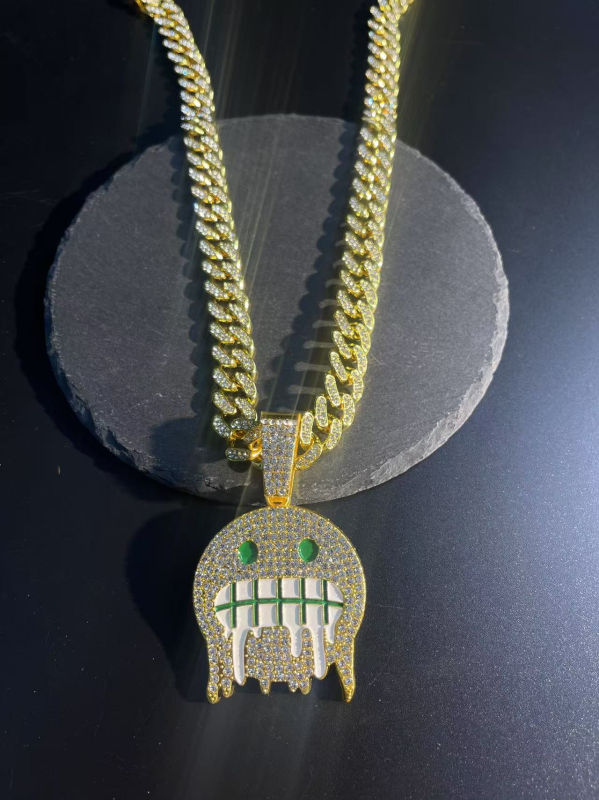 Geometriska kaklarota no cinka sakausējuma ar pilnu diamant kulonu, hip-hop stils – Hengfai xinda