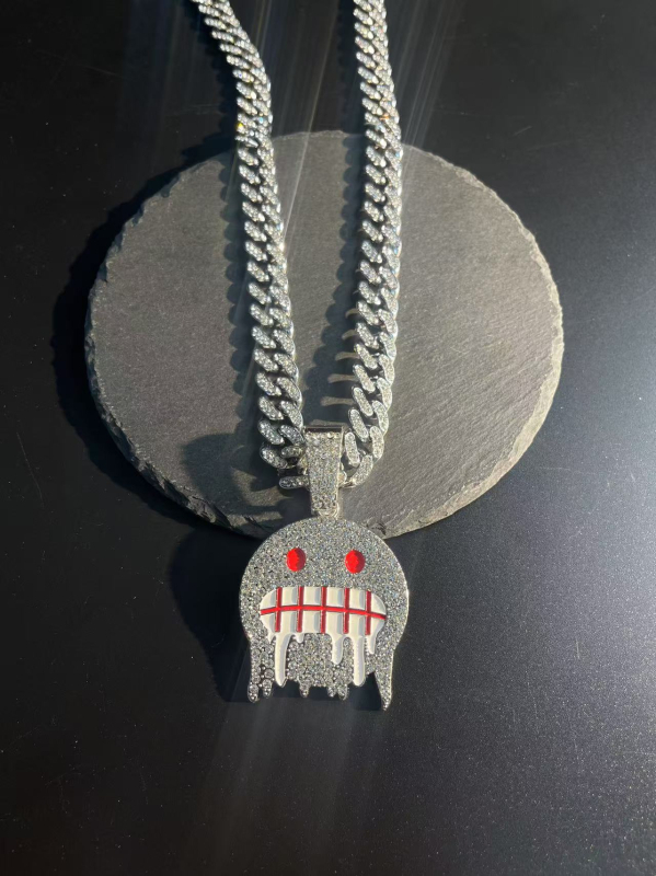 Geometriska kaklarota no cinka sakausējuma ar pilnu diamant kulonu, hip-hop stils – Hengfai xinda