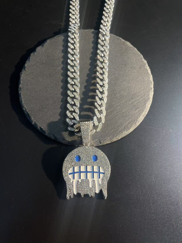 Geometriska kaklarota no cinka sakausējuma ar pilnu diamant kulonu, hip-hop stils – Hengfai xinda