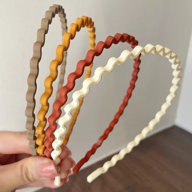 Plastmasas galvas apģērbs, salds stils, ziemas izdevums 2025