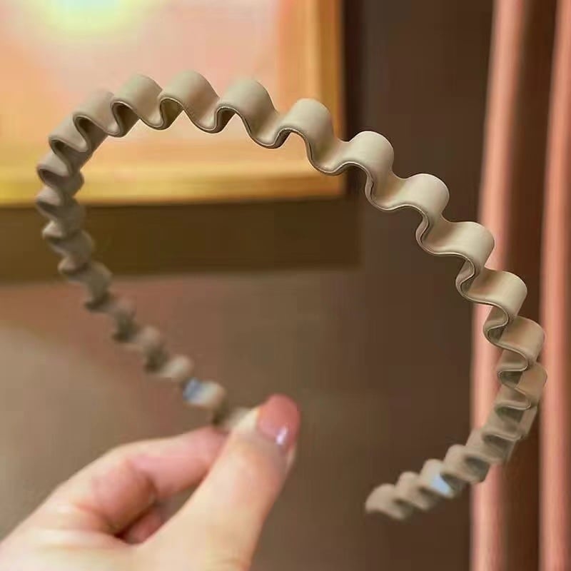 Plastmasas galvas apģērbs, salds stils, ziemas izdevums 2025