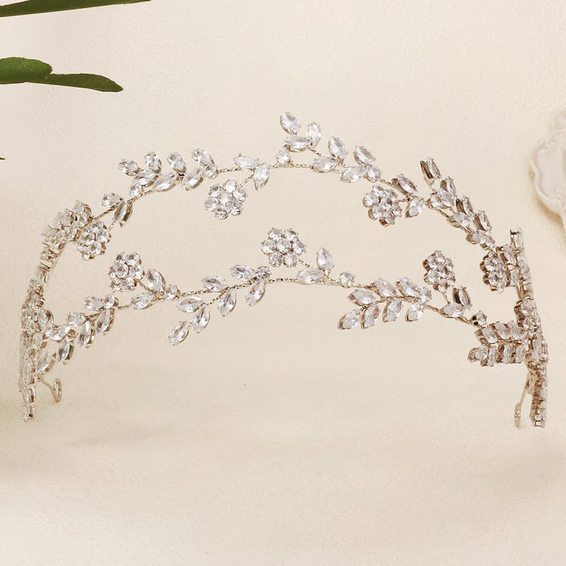 Korejas stilā matu lente ar cirkoniem, lapu formas, divslāņu dimantu mīkstā ķēdīte, kāzas aksessārs