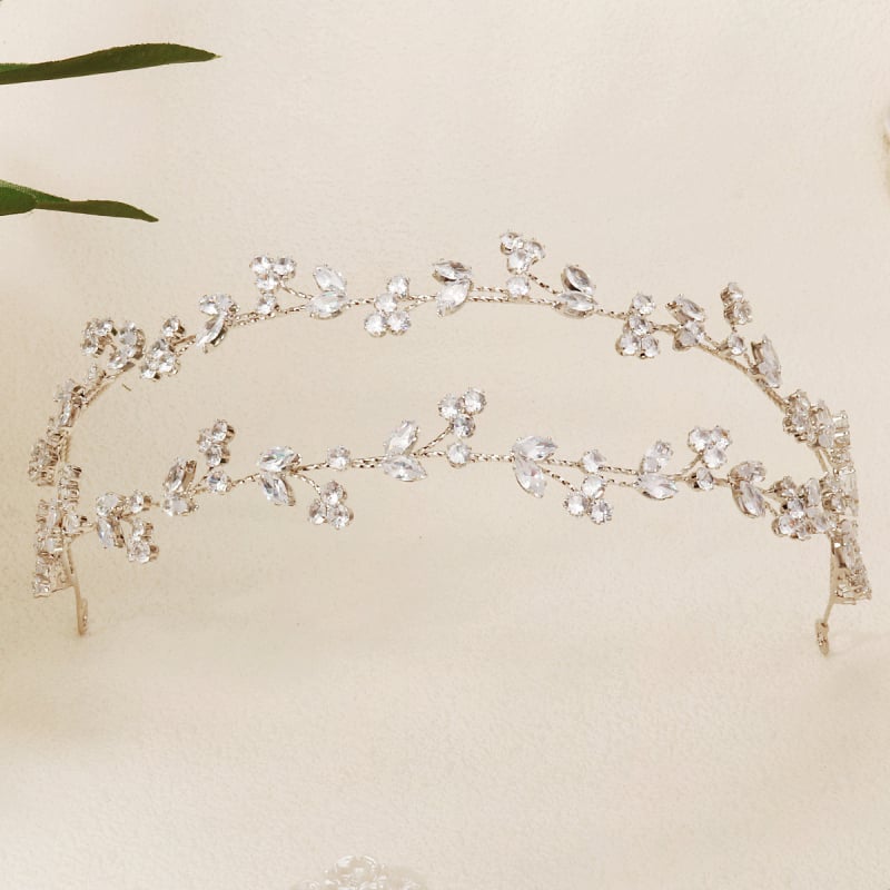 Korejas stilā matu lente ar cirkoniem, lapu formas, divslāņu dimantu mīkstā ķēdīte, kāzas aksessārs