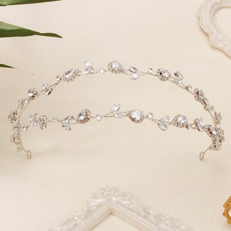 Korejas stilā matu lente ar cirkoniem, lapu formas, divslāņu dimantu mīkstā ķēdīte, kāzas aksessārs