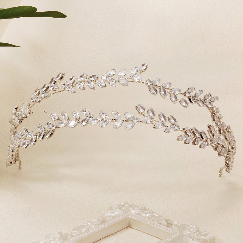 Korejas stilā matu lente ar cirkoniem, lapu formas, divslāņu dimantu mīkstā ķēdīte, kāzas aksessārs