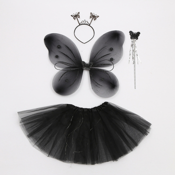 Kosmētikas apģērbu rekvizīti: četrdaļīgs komplekts ar spīdīgu tauriņa motīvu uz aizmugurējās galvas lentes un tiuliskām svārkiem bērnu izrādei