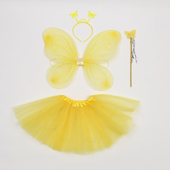 Kosmētikas apģērbu rekvizīti: četrdaļīgs komplekts ar spīdīgu tauriņa motīvu uz aizmugurējās galvas lentes un tiuliskām svārkiem bērnu izrādei