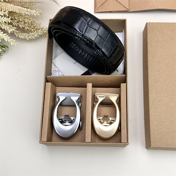 Vīriešu josta ar automātisko sprādzi, teksturēta āda no split cowhide transfer printing leather; sprādze no sakaļiem; platums 2–4 cm; stils: bizness, daudzpusīgs, elegants, minimālists