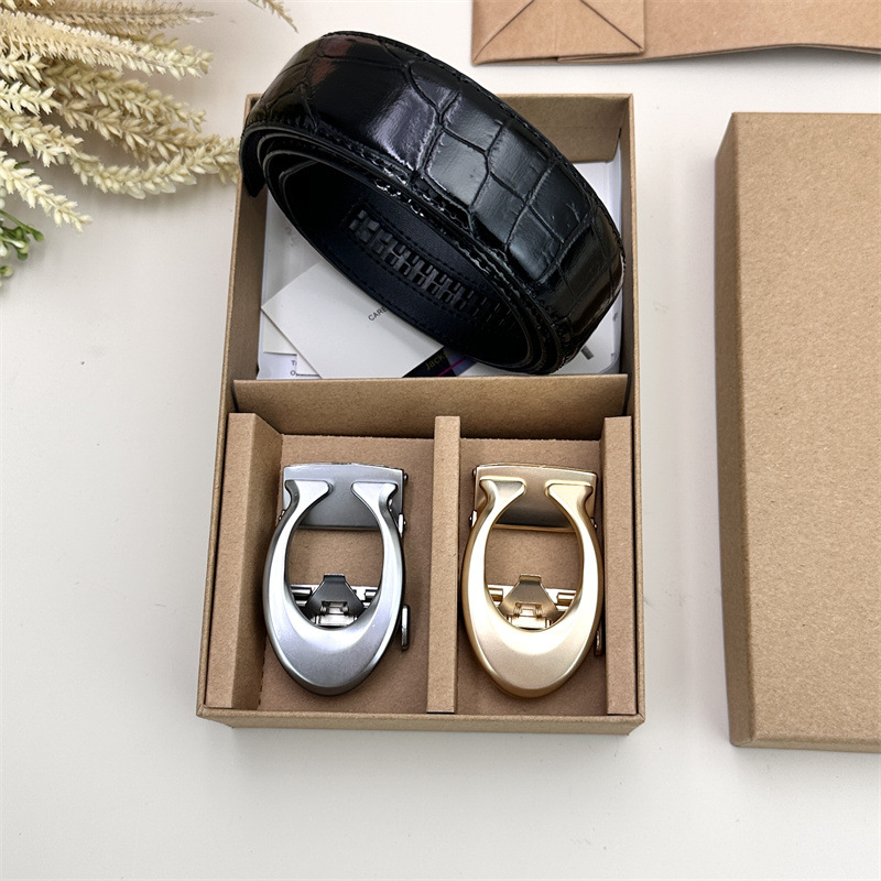 Vīriešu josta ar automātisko sprādzi, teksturēta āda no split cowhide transfer printing leather; sprādze no sakaļiem; platums 2–4 cm; stils: bizness, daudzpusīgs, elegants, minimālists