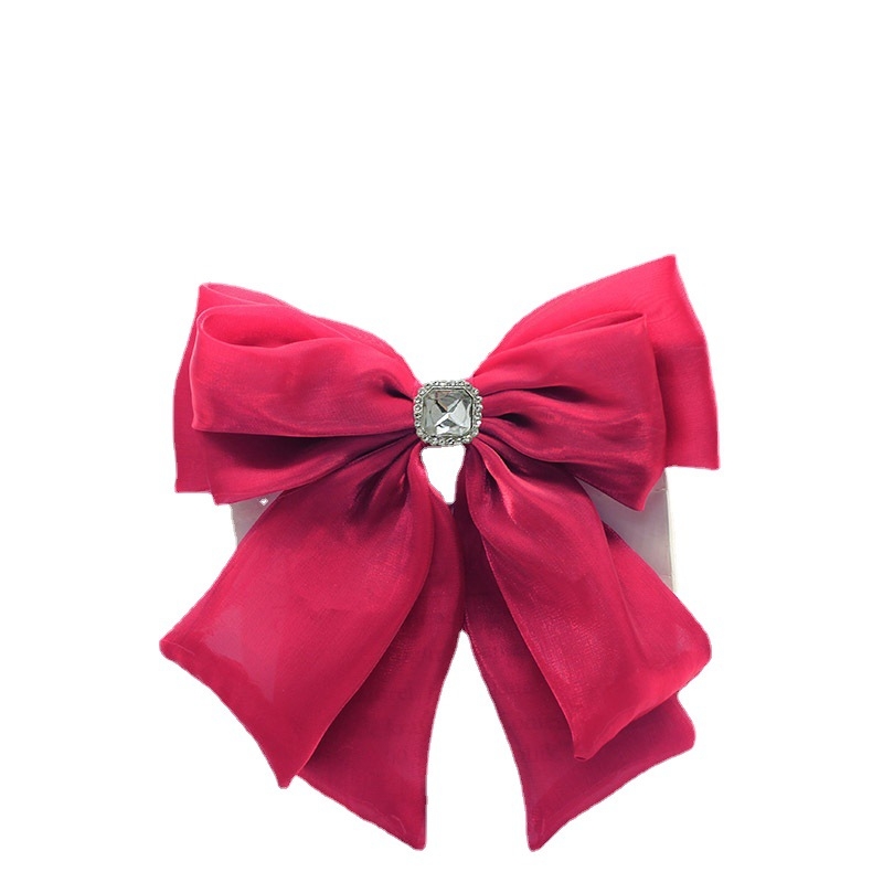 Kakla spraudnis ar ziedu apkaklei — tīkla loka broš, diagonālais loks, divslāņu dizains, kristāla akcenta uz dekoltē