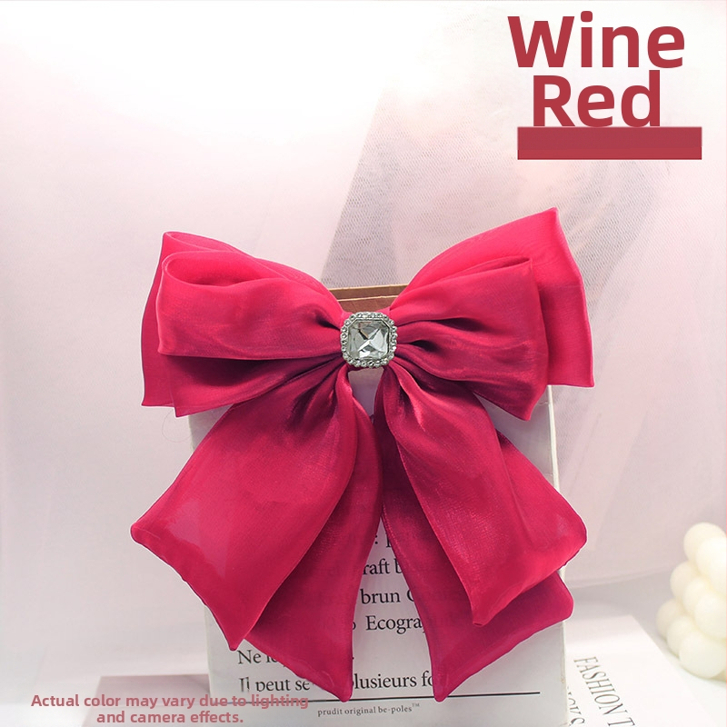 Kakla spraudnis ar ziedu apkaklei — tīkla loka broš, diagonālais loks, divslāņu dizains, kristāla akcenta uz dekoltē