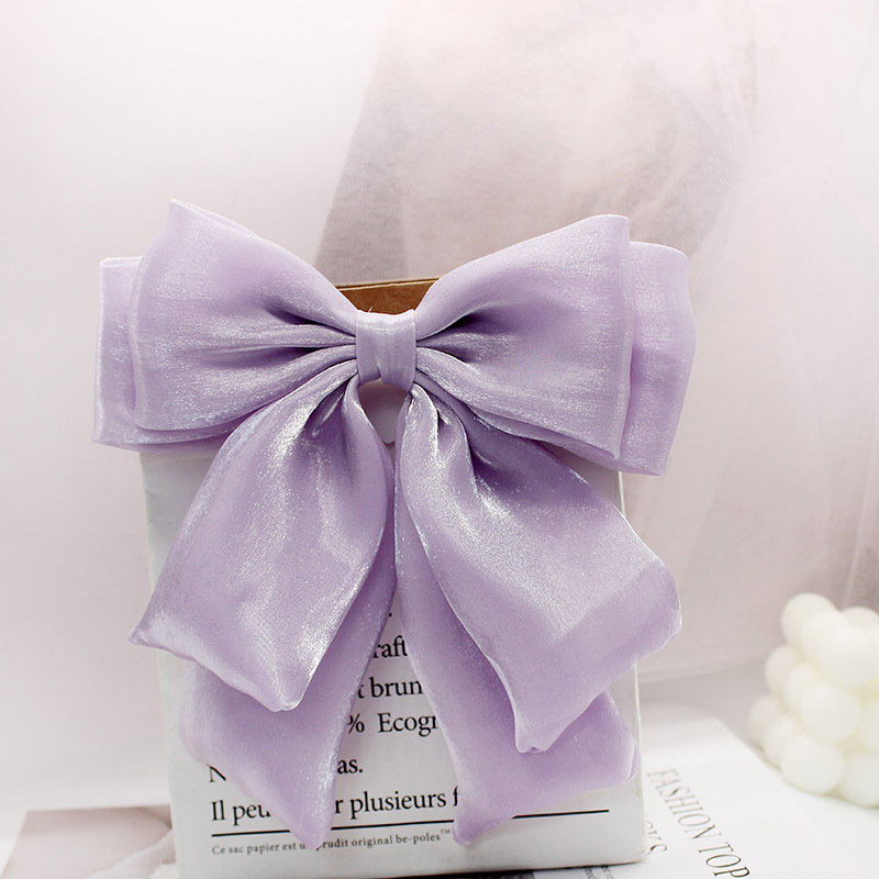 Kakla spraudnis ar ziedu apkaklei — tīkla loka broš, diagonālais loks, divslāņu dizains, kristāla akcenta uz dekoltē