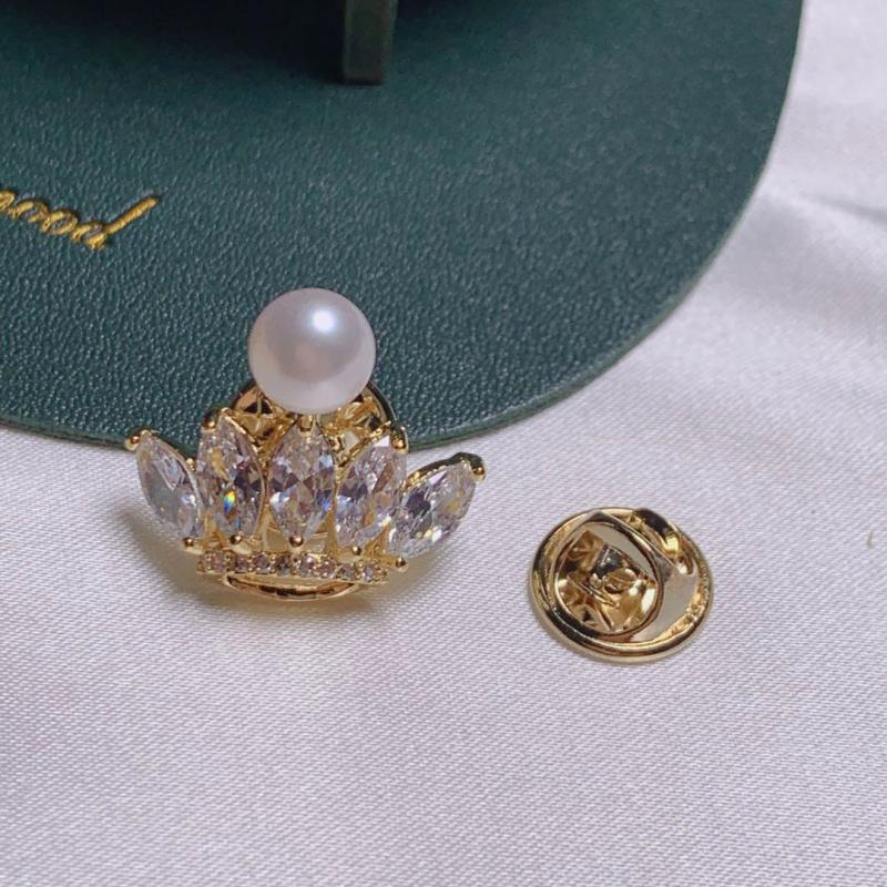 Broska od bakra s cirkonima, zlatnim premazom, cvjetni dizajn, unisex, dekorativna i za poklon.