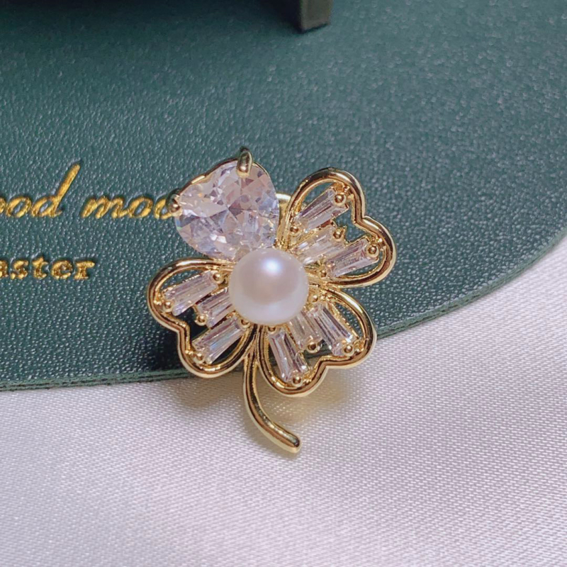 Broska od bakra s cirkonima, zlatnim premazom, cvjetni dizajn, unisex, dekorativna i za poklon.