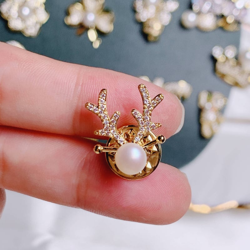 Broska od bakra s cirkonima, zlatnim premazom, cvjetni dizajn, unisex, dekorativna i za poklon.