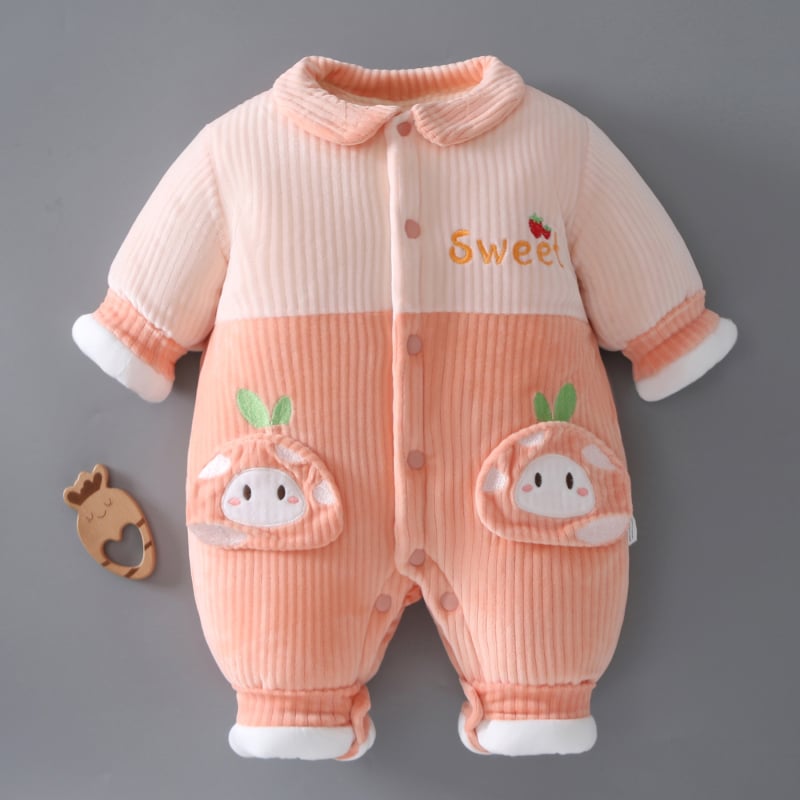 Kūdikių žieminis kombinezonas, storesnis audinys, 100% poliesteris, unisex, ilgos rankovės, priekinis užsegimas vienos eilės sagų