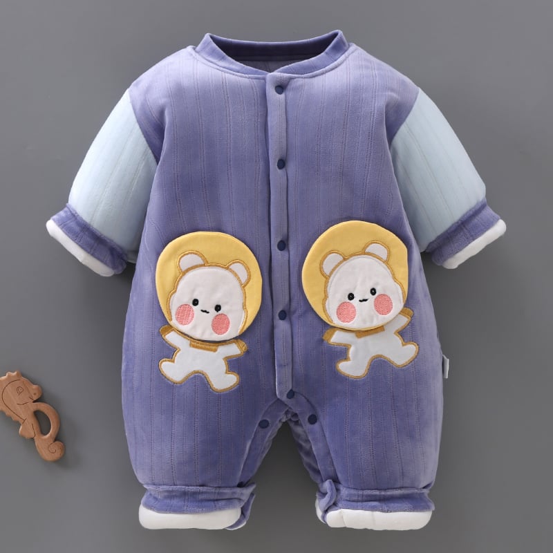 Kūdikių žieminis kombinezonas, storesnis audinys, 100% poliesteris, unisex, ilgos rankovės, priekinis užsegimas vienos eilės sagų