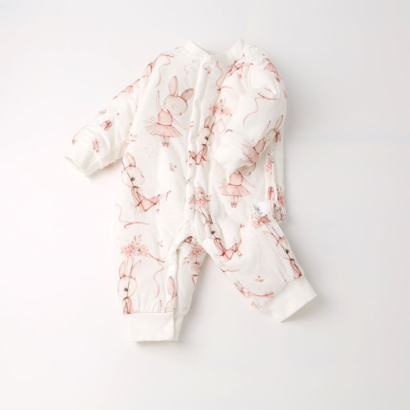 Kūdikio medvilninis kombinezonas su 120 g pūkų įdėklu, 100% medvilnė, ilgomis rankovėmis, unisex, priekyje vienu mygtuku užsegamas