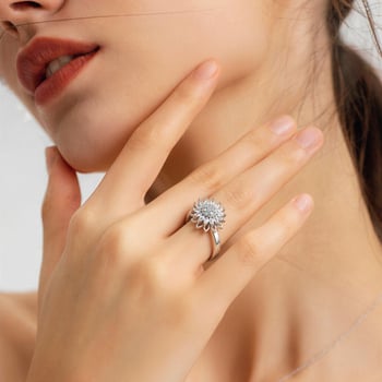 Vario žiedas su cirkonų mikroinkrustacijomis, sukiojamas apskritos gėlės dizainas, elektroplatinė danga, kilmė Yiwu