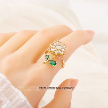 Vario žiedas su cirkonų mikroinkrustacijomis, sukiojamas apskritos gėlės dizainas, elektroplatinė danga, kilmė Yiwu