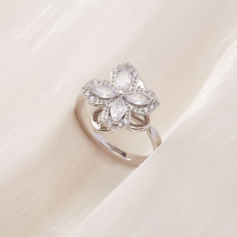 Vario žiedas su cirkonų mikroinkrustacijomis, sukiojamas apskritos gėlės dizainas, elektroplatinė danga, kilmė Yiwu