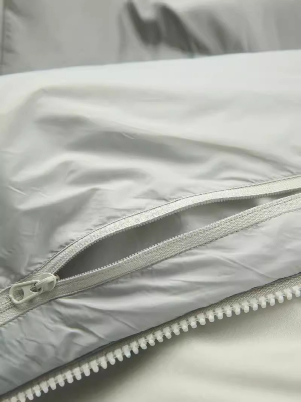 Geacă cu glugă din nylon, umplutură poliesterică, ușoară, călduroasă, cu fermoar