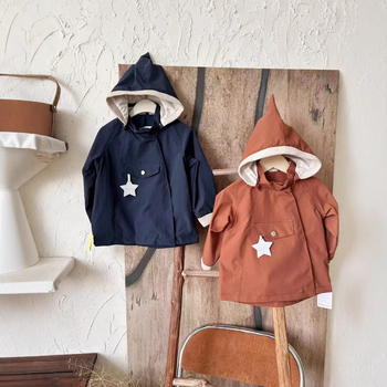 Unisex vaikų vėjo striukė su gobtuvu, nuimamas gobtuvas; 100% poliesteris; skirta vaikams 3–8 m.; pavasario 2025 dizainas