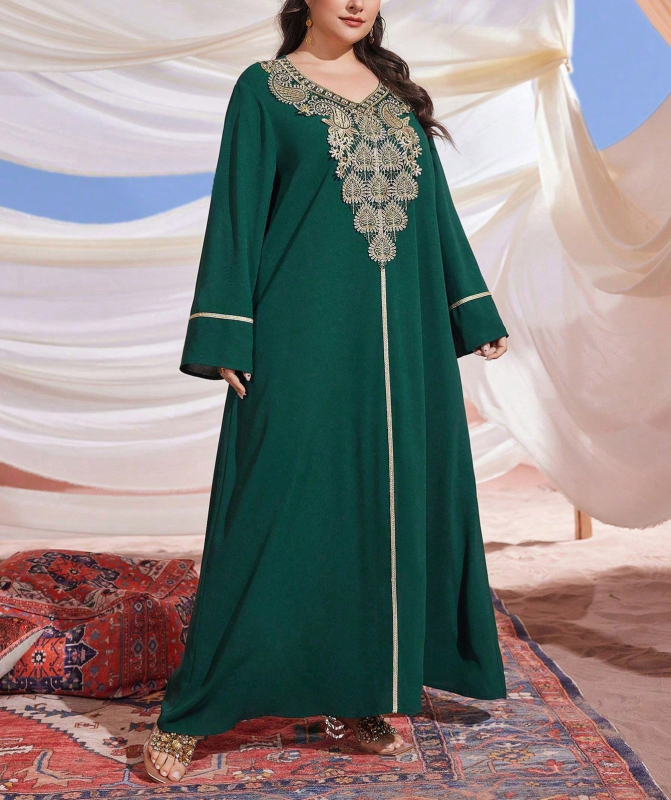 Polüesterist trükkleit, ümmarguse kaelusega, pikad varrukad, pikk seelik