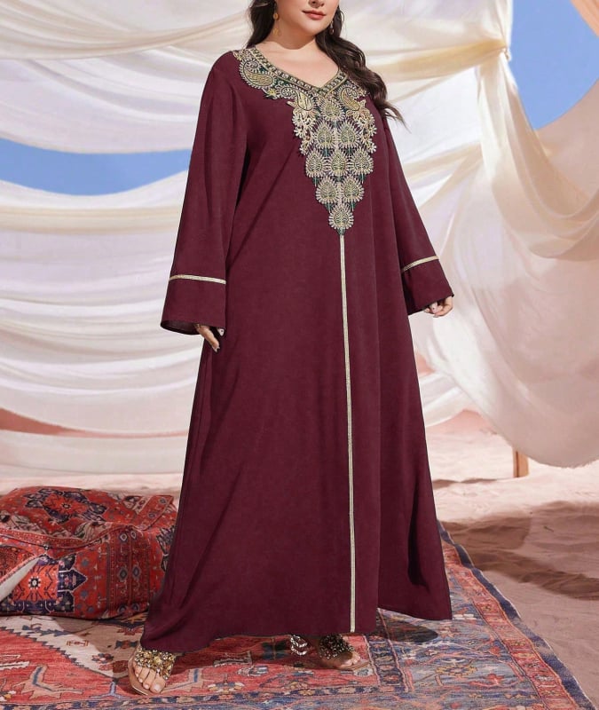 Polüesterist trükkleit, ümmarguse kaelusega, pikad varrukad, pikk seelik