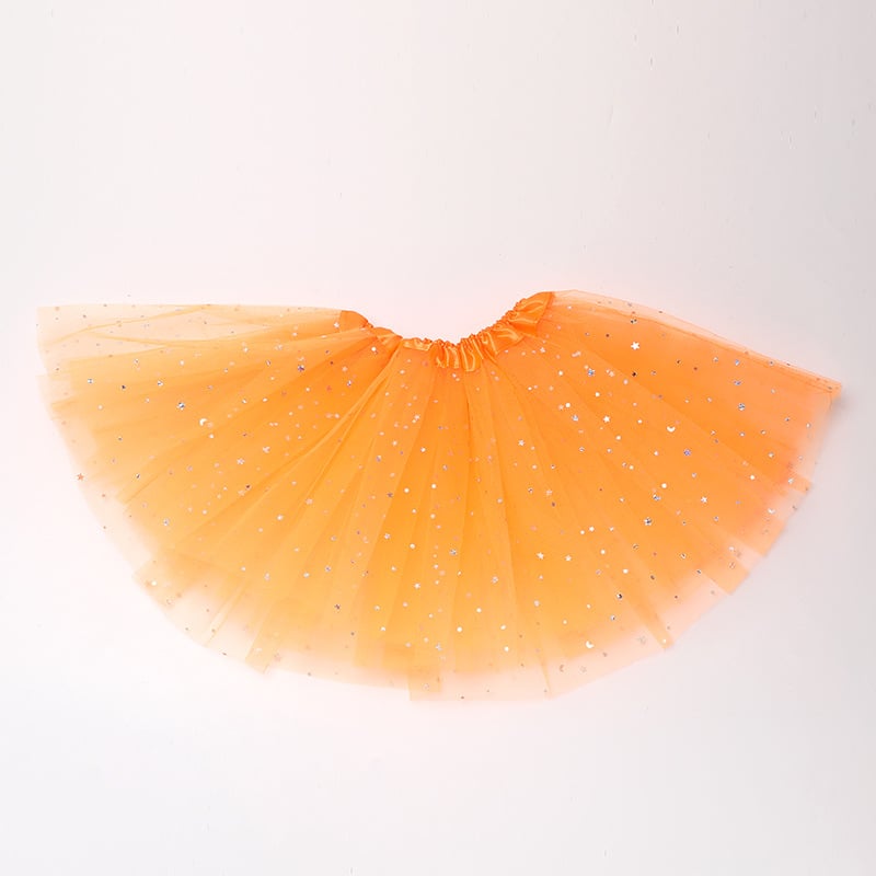 Vaikų tutu sijonas su trim sluoksniais tinklo audinio, klostuotas; Pagrindinė medžiaga: poliesteris; Pagrindinės medžiagos sudėtis: 90-95% poliesterio; Pamušalas: poliesteris; Amžiaus grupė: 3-8 metai