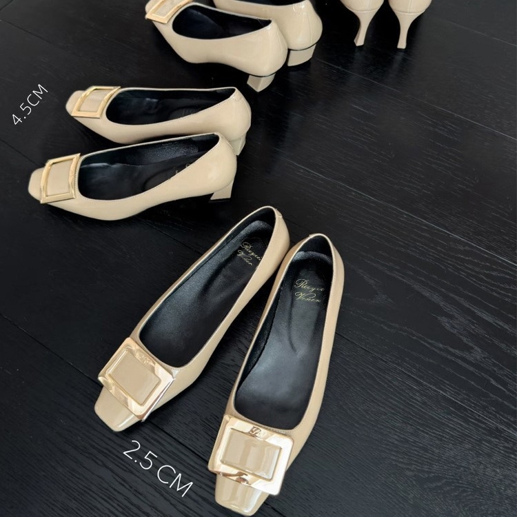 Moterys batai su kvadratine sagtimi ir kvadratine nosimi, storas kulnas 3-6 cm, patentuota oda, vidpadis iš avies odos