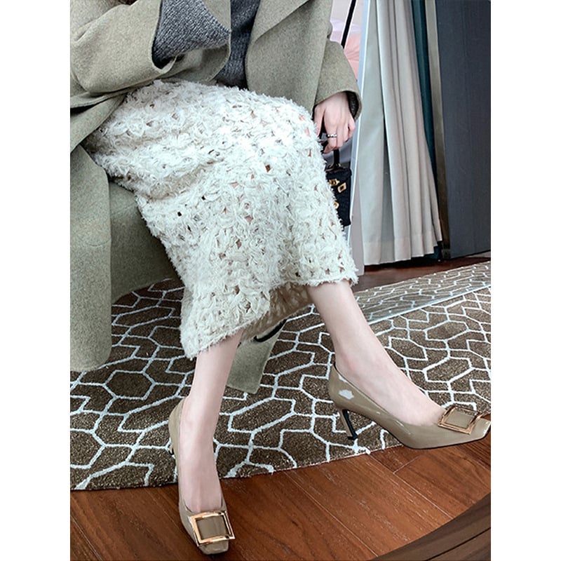 Moterys batai su kvadratine sagtimi ir kvadratine nosimi, storas kulnas 3-6 cm, patentuota oda, vidpadis iš avies odos