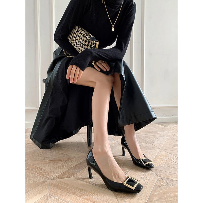 Moterys batai su kvadratine sagtimi ir kvadratine nosimi, storas kulnas 3-6 cm, patentuota oda, vidpadis iš avies odos