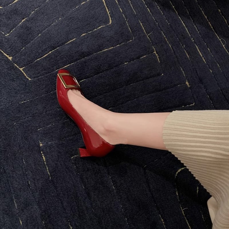 Moterys batai su kvadratine sagtimi ir kvadratine nosimi, storas kulnas 3-6 cm, patentuota oda, vidpadis iš avies odos