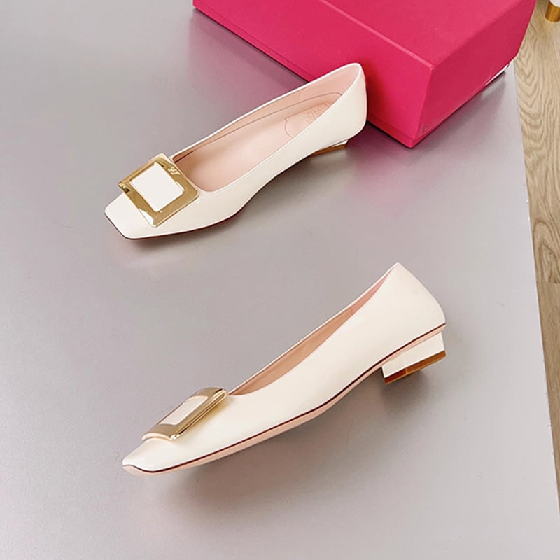 Moterys batai su kvadratine sagtimi ir kvadratine nosimi, storas kulnas 3-6 cm, patentuota oda, vidpadis iš avies odos