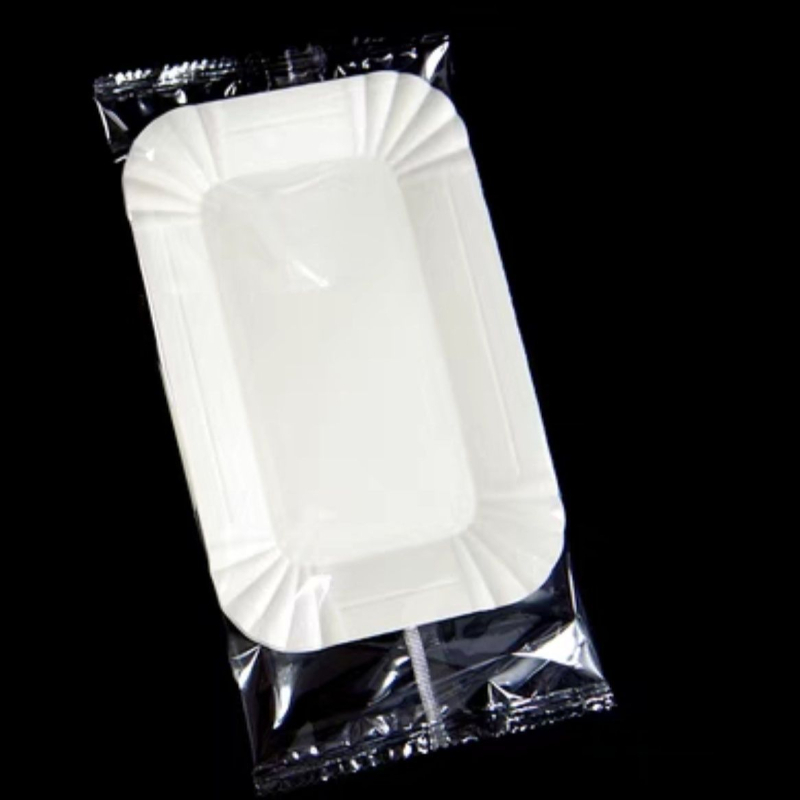 Vienkartinis popierinių lėkštčių ir šaukštų rinkinys gimtadienio šventei – įskaitant lėkštes ir šakutes, medžiaga: popierius, pritaikymas