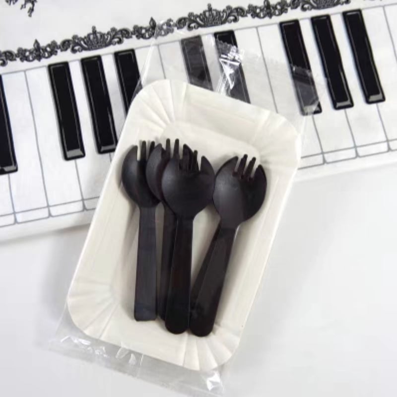 Vienkartinis popierinių lėkštčių ir šaukštų rinkinys gimtadienio šventei – įskaitant lėkštes ir šakutes, medžiaga: popierius, pritaikymas