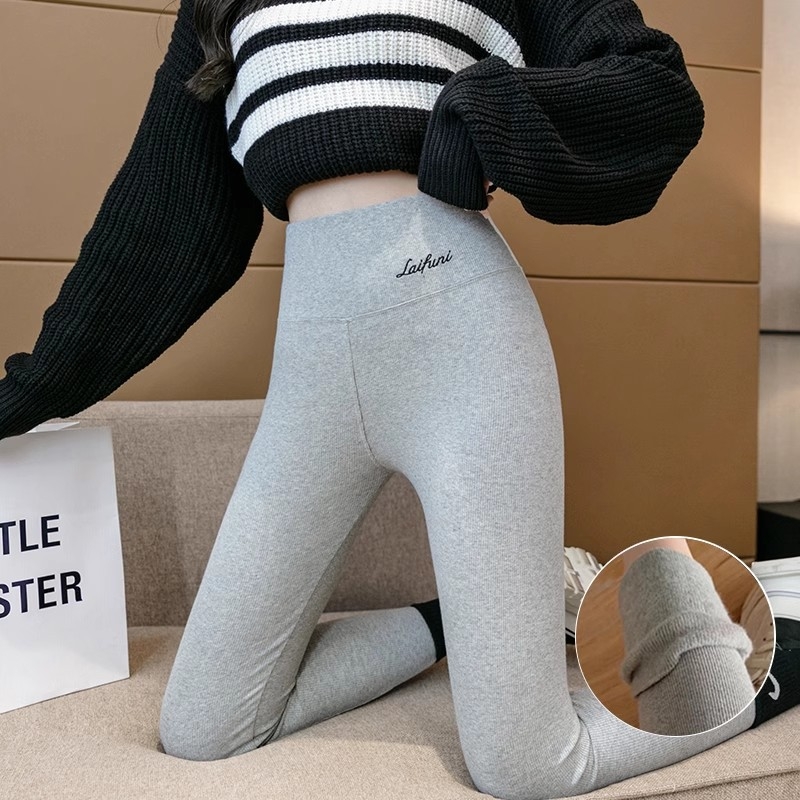 Naistele termilised fleece vooderga leggingud, paks materjal, polüester-spandeksi segu, 9/10 pikkus, kitsas lõige
