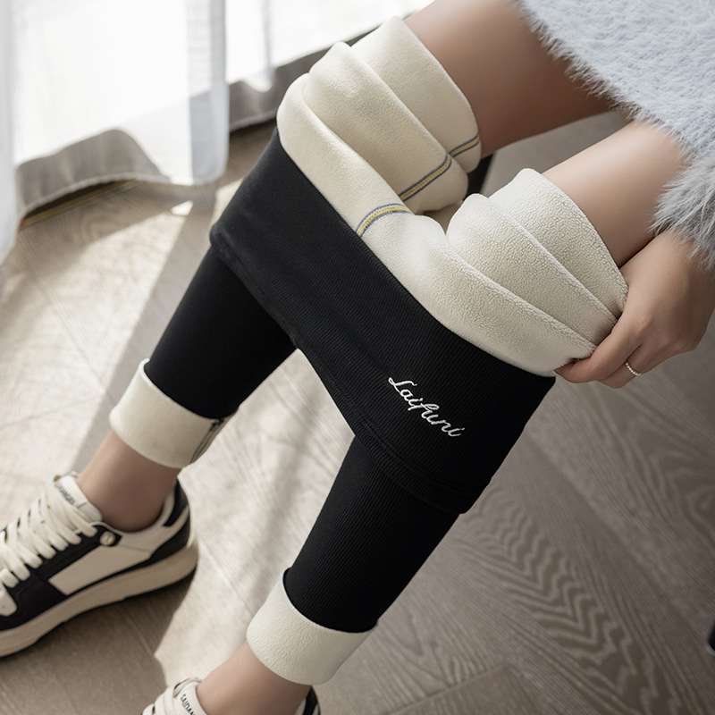 Naistele termilised fleece vooderga leggingud, paks materjal, polüester-spandeksi segu, 9/10 pikkus, kitsas lõige