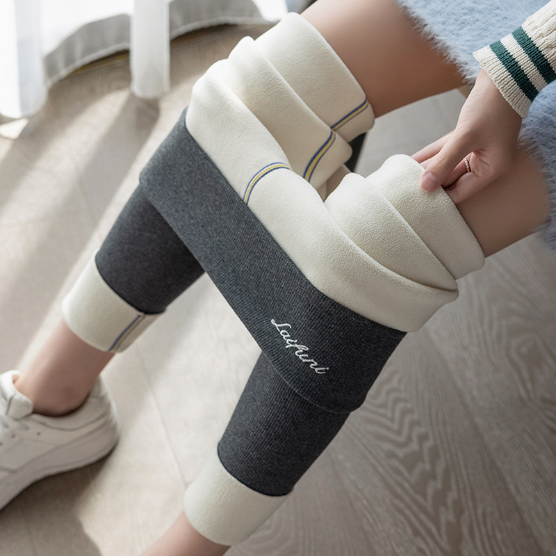 Naistele termilised fleece vooderga leggingud, paks materjal, polüester-spandeksi segu, 9/10 pikkus, kitsas lõige