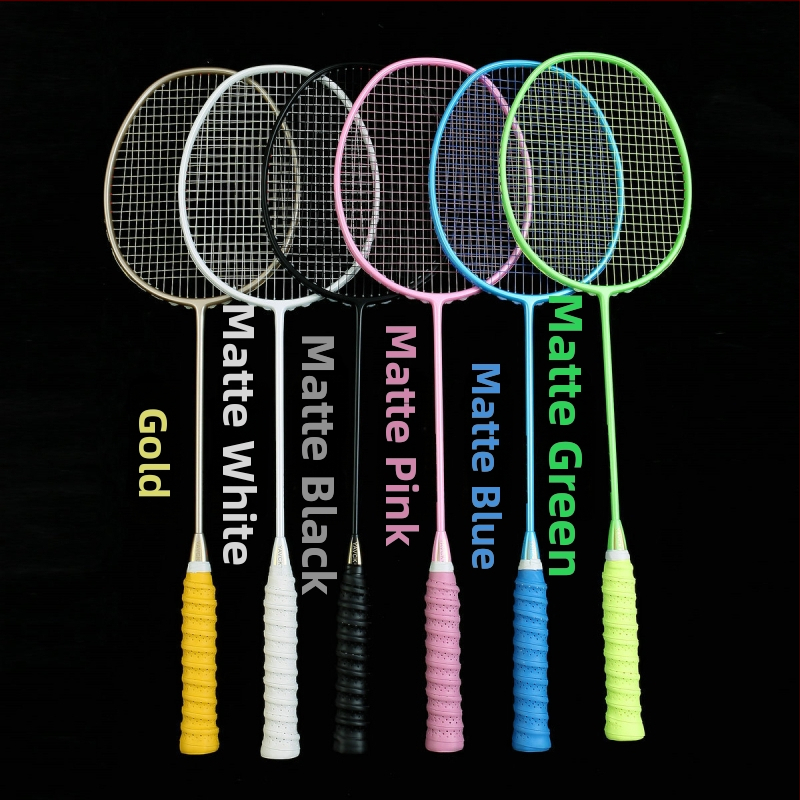 Raketa za badminton s okvirom od karbonskih vlakana, težina 80-84 g, drška G4, direktan udarac, za početnike
