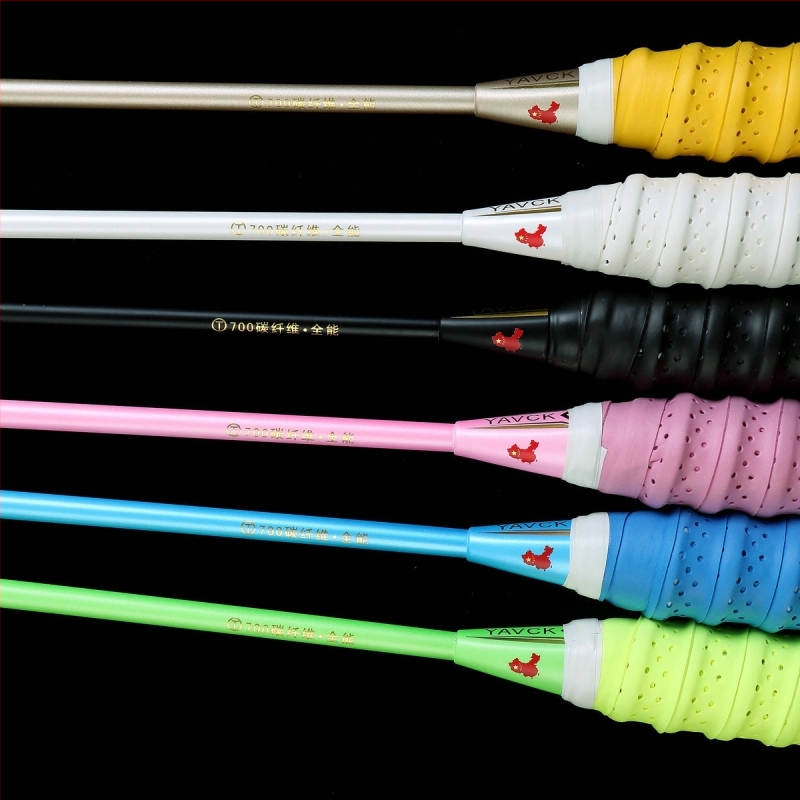Raketa za badminton s okvirom od karbonskih vlakana, težina 80-84 g, drška G4, direktan udarac, za početnike