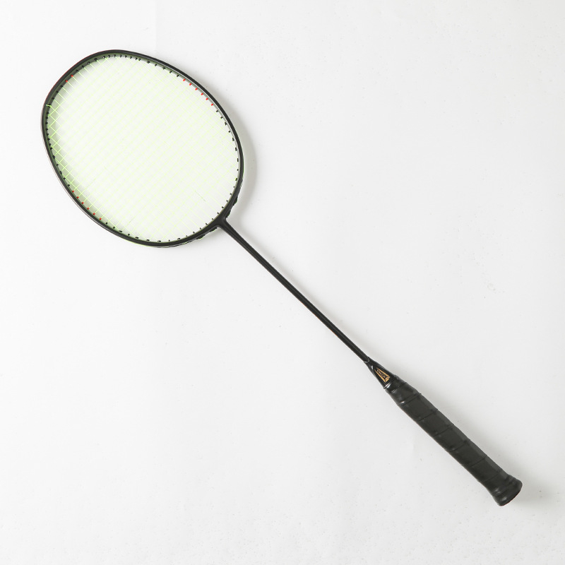 Raketa za badminton s okvirom od karbonskih vlakana, težina 80-84 g, drška G4, direktan udarac, za početnike