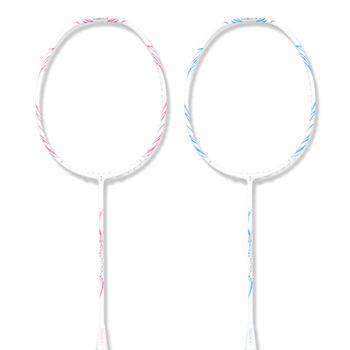 Badminton reketa s karbonskim vlaknima, ofenzivnog tipa, težina 75–79 g, debljina drške G5