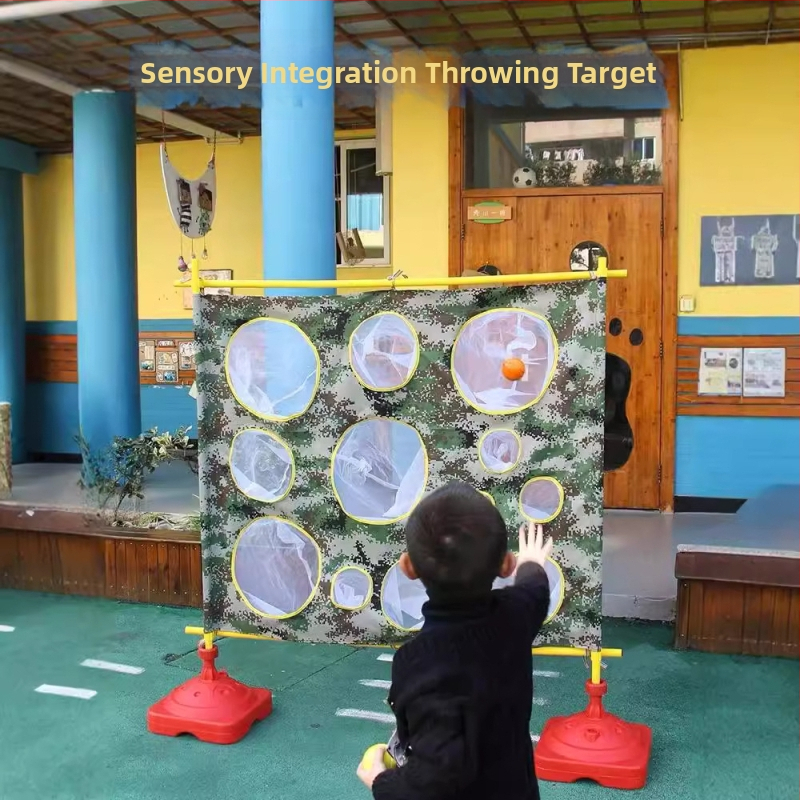 Cieľová doska na hádzanie vrecúšov s sieťovým materiálom — hra pre predškolák, vonkajšie pohybové aktivity (4–6 rokov)