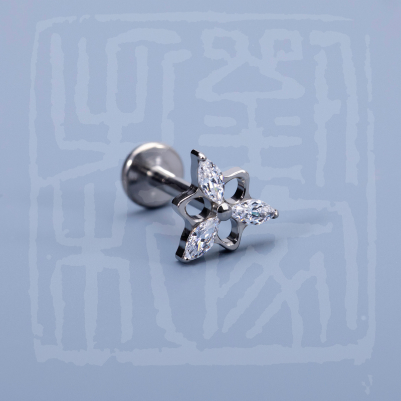 Nosa piercing prsten – G23 titanijeva legura, srcolik oblik, dijamantno ugradnja, cirkon kamen