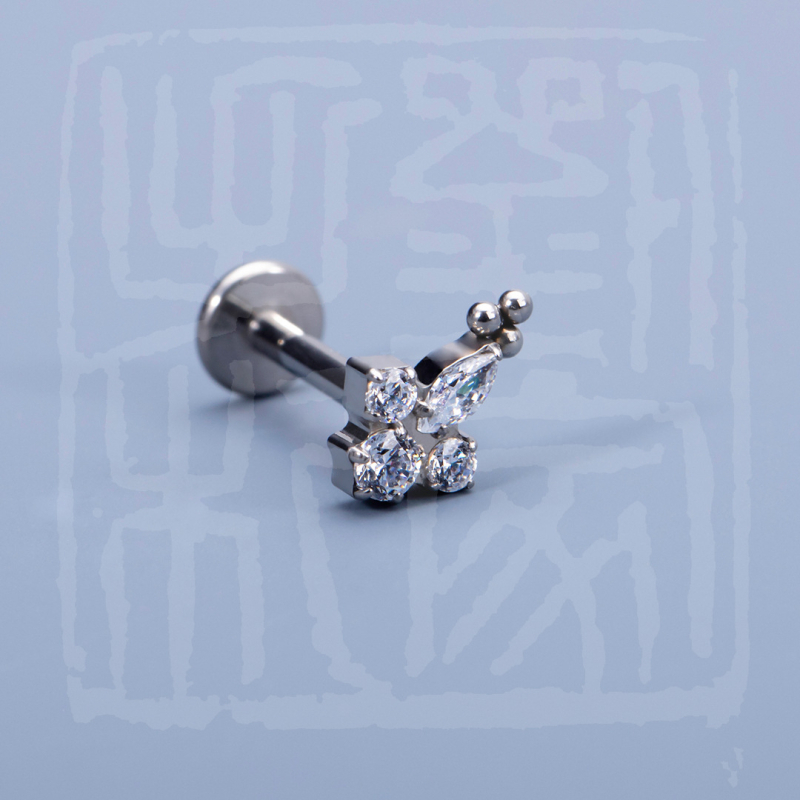 Nosa piercing prsten – G23 titanijeva legura, srcolik oblik, dijamantno ugradnja, cirkon kamen