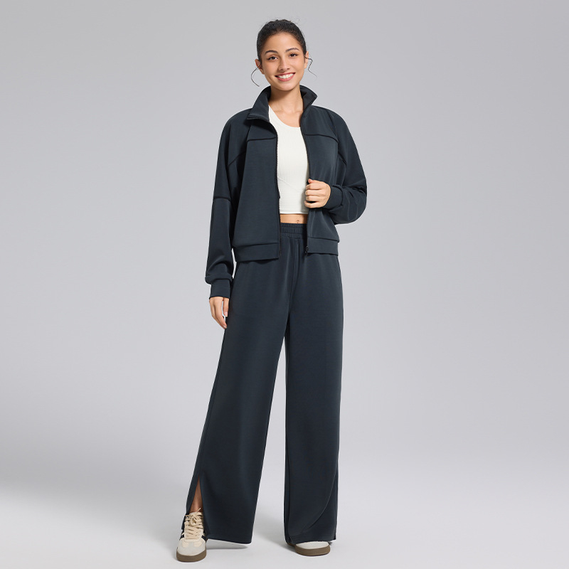 Moterų dviejų dalių komplektas su laisvo kirpimo plačiomis kelnėmis ir džemperiu; Audinys: modal; Sezonos: žiema, pavasaris, ruduo; Stilius: sportas, laisvalaikis, retro